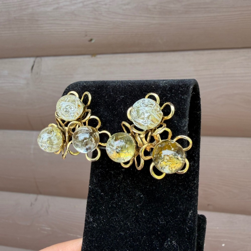 Vtg 50s Mid Century Gold Tone Crackle Glass Flower Cluster Screw Back Earrings